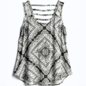 Luq Cutout Detail Top